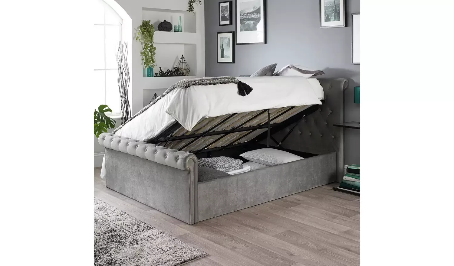 Chesterfield Kingsize Ottoman Bed